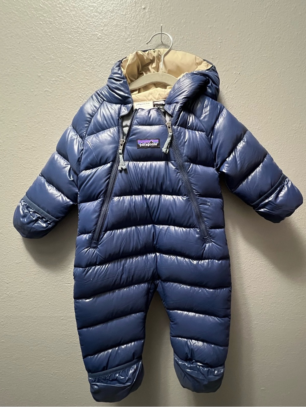 Patagonia Kids Navy Blue and Beige Puffer Jacket 3-6m